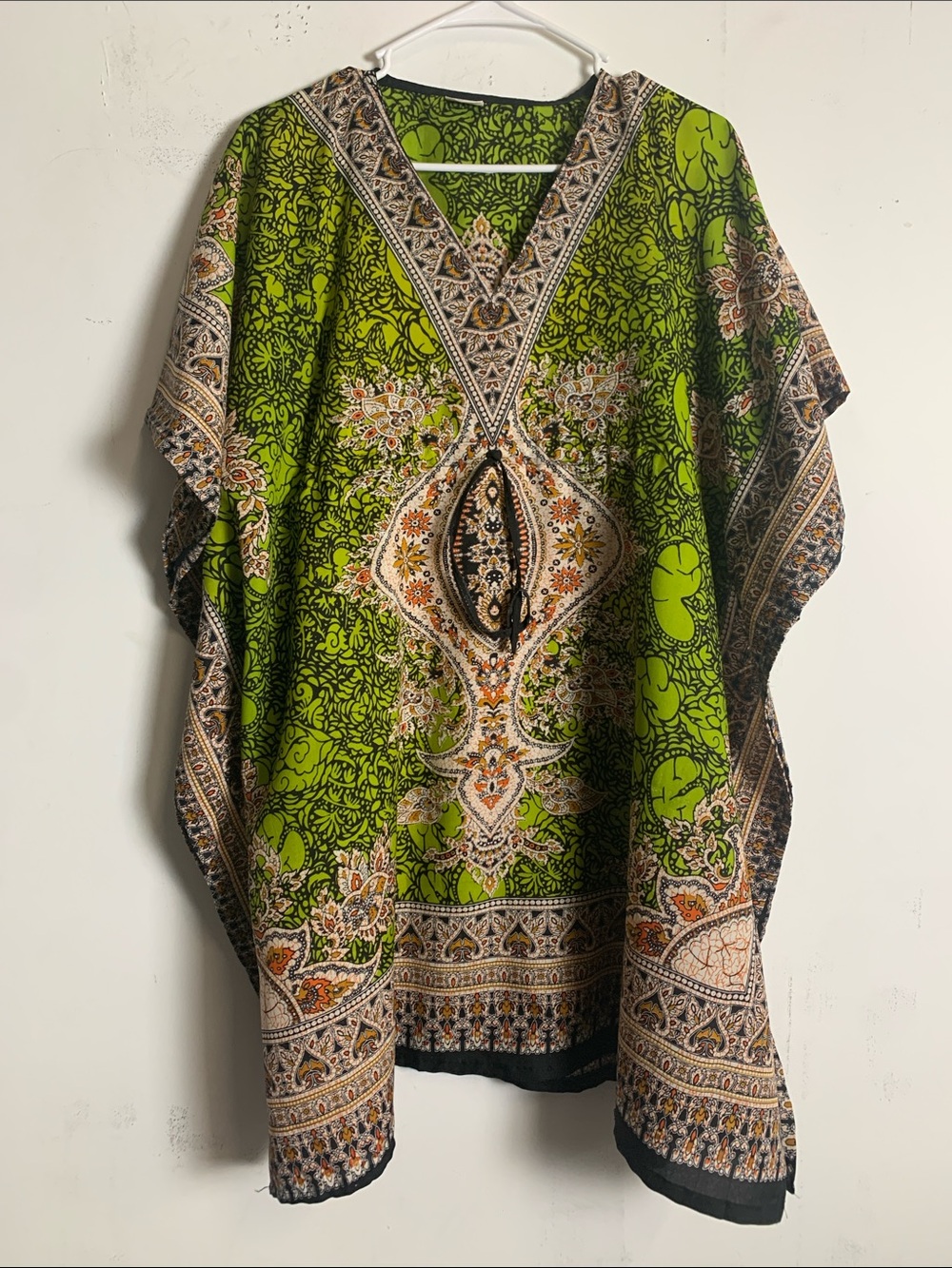 ASHA Vibrant Green Paisley V-Neck Tunic Top